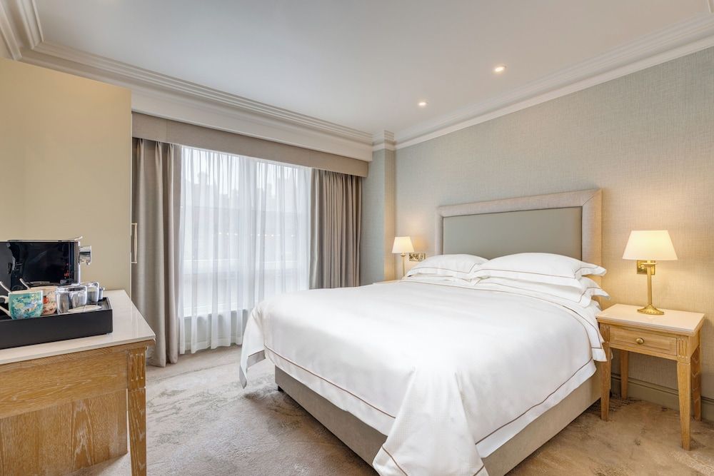 Brooks Hotel City Queen Room