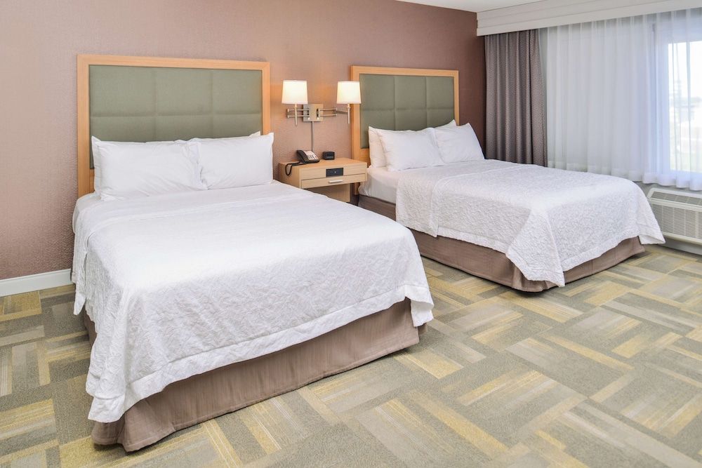 Room, 2 Queen Beds, Accessible, Bathtub