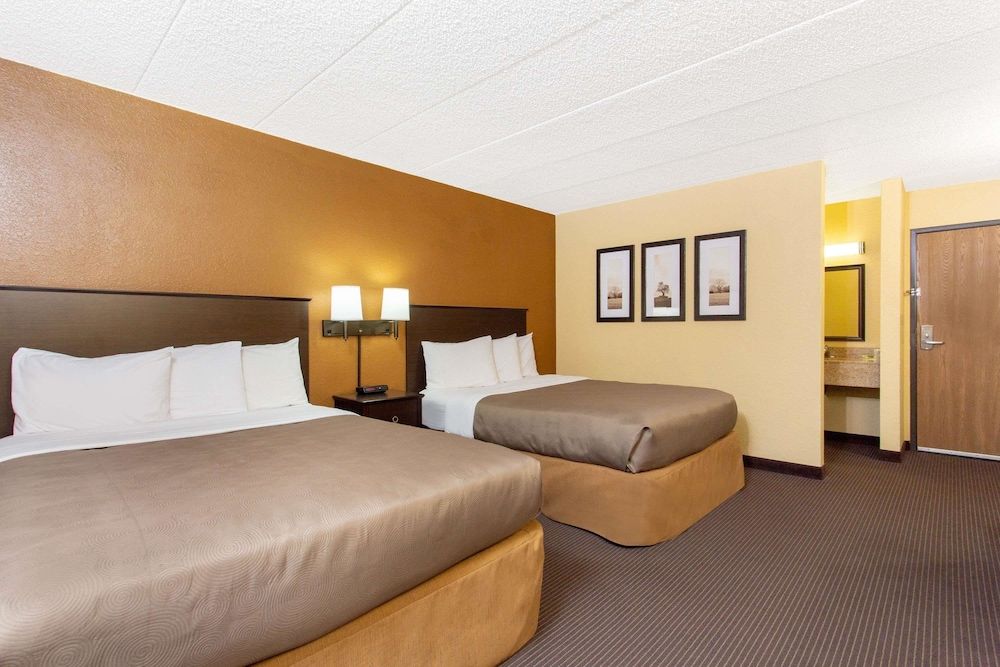 Room, 2 Queen Beds, Non Smoking