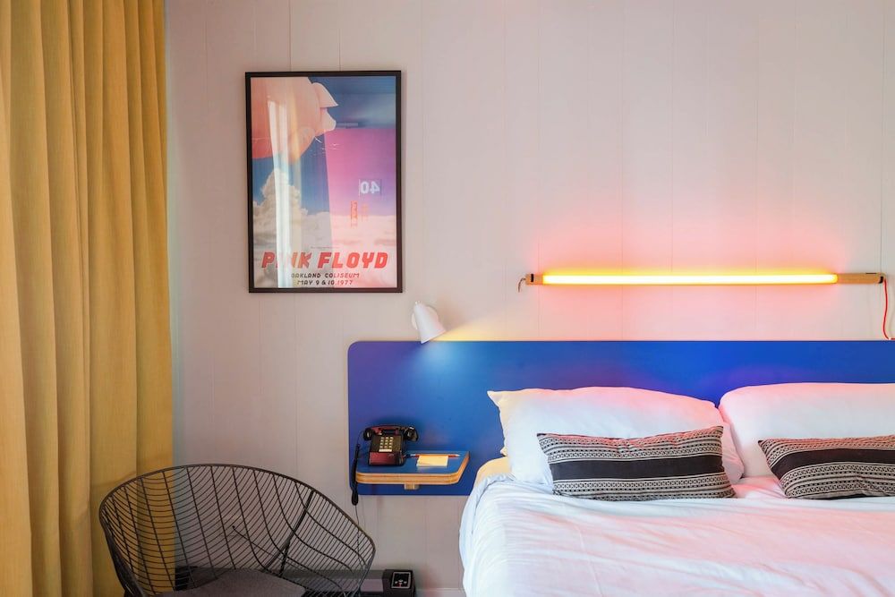 undefined The Phoenix Hotel 9