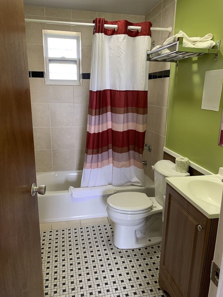 Royal Inn Motel Room, 1 King Bed 9