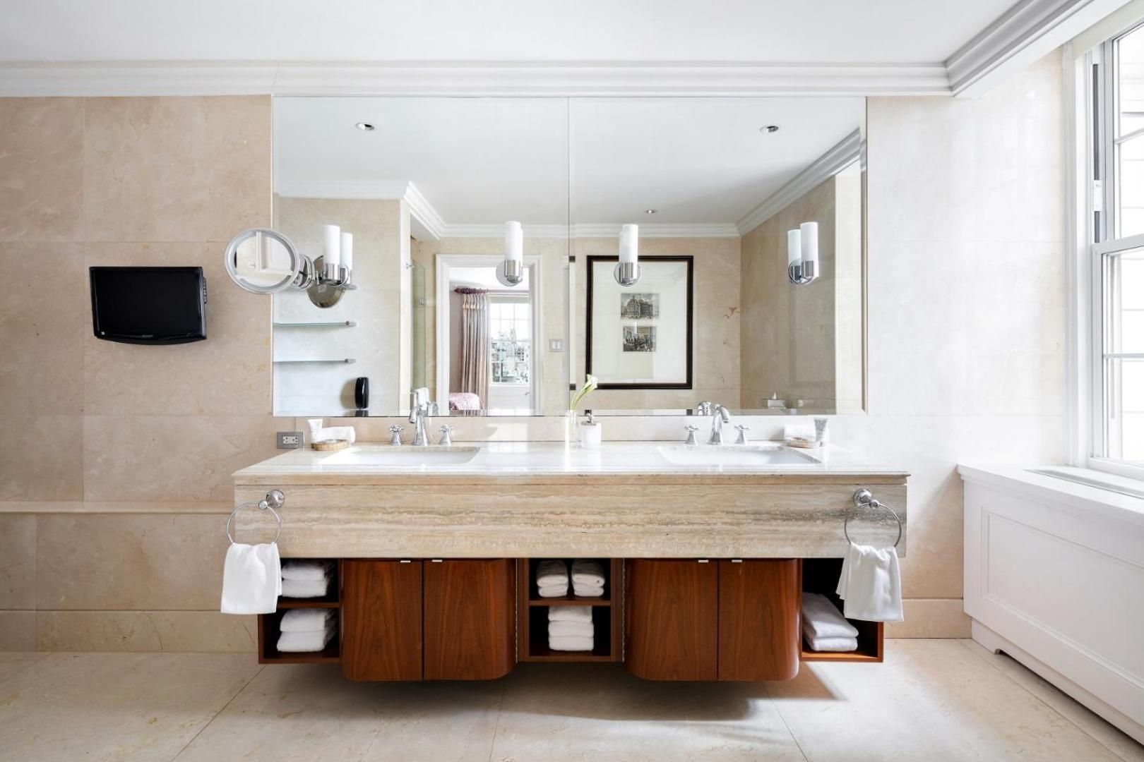 DELUXE GRAND TWO-BEDROOM SUITE