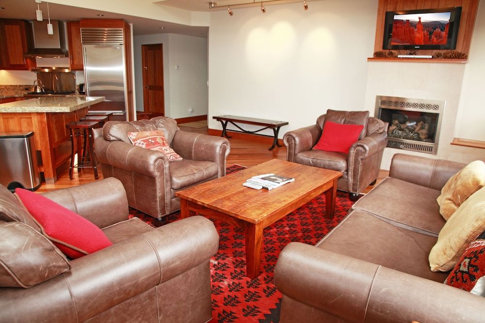 Ice House Suites and Condominiums