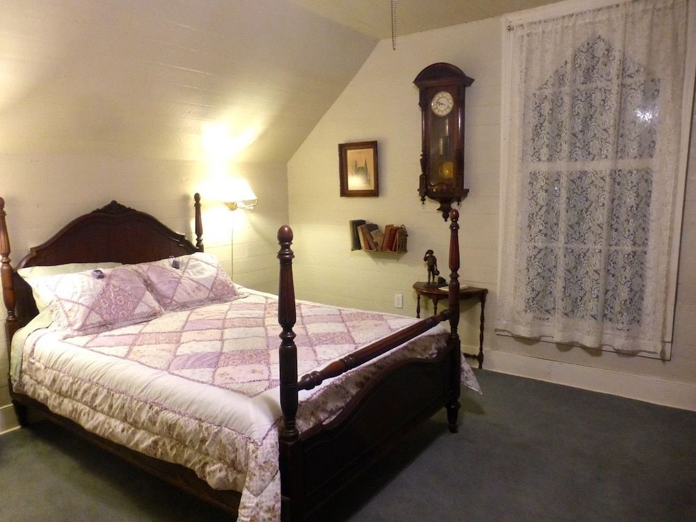 Lavender Room: Romantic room on lavender farm once owned by Jack Daniel's brother