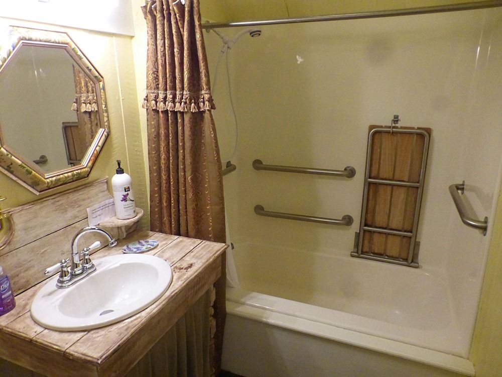 Wiley's Room: Museum like room on Farm once owned by Jack Daniel's brother