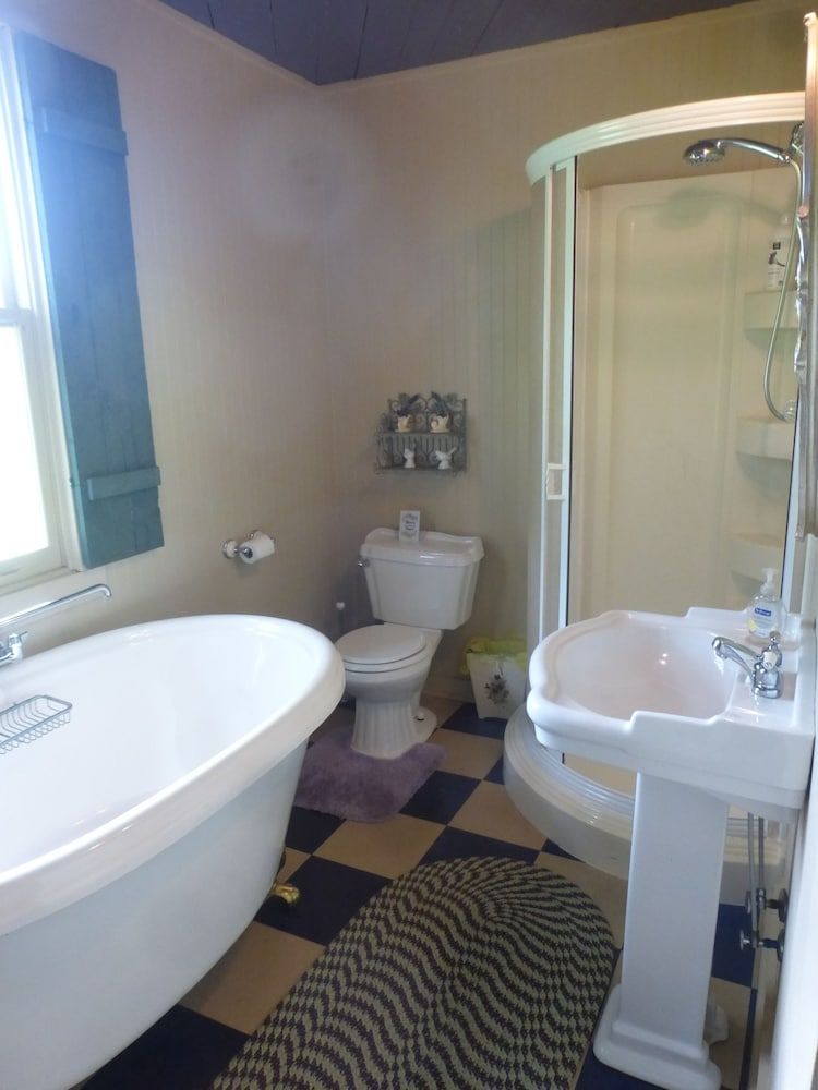 Lavender Cottage: on the farm once owned by Jack Daniel's Brother