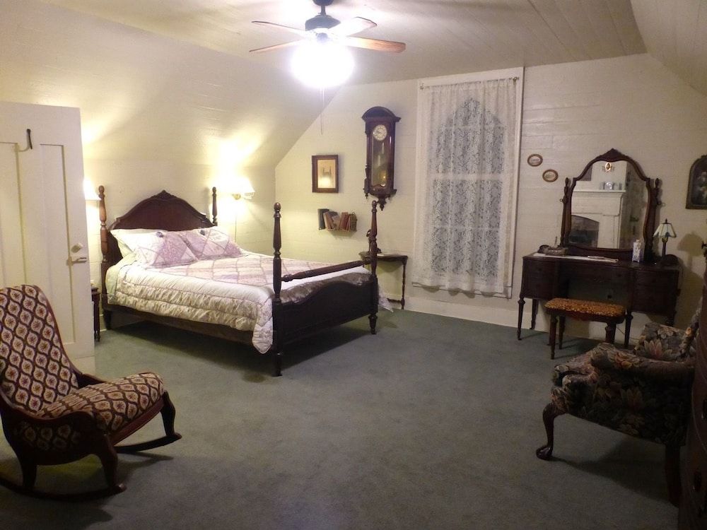 Lavender Room: Romantic room on lavender farm once owned by Jack Daniel's brother