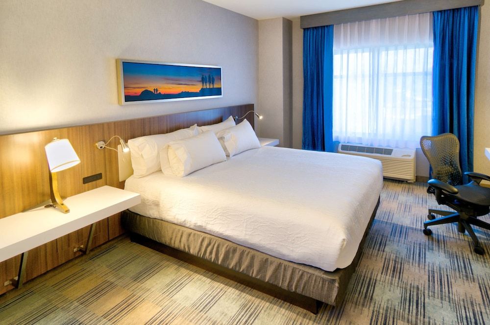 Room, 1 King Bed, Pool View