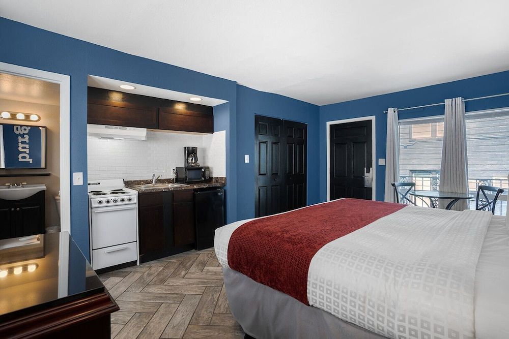 Studio Suite (Apartment in separate building)
