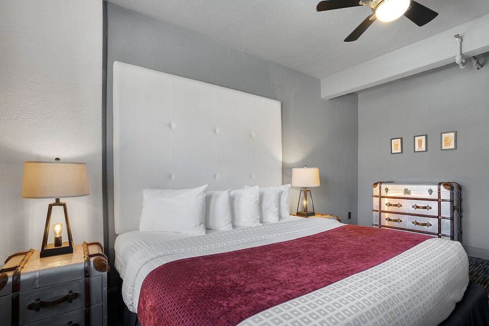 Standard Room, 1 King Bed