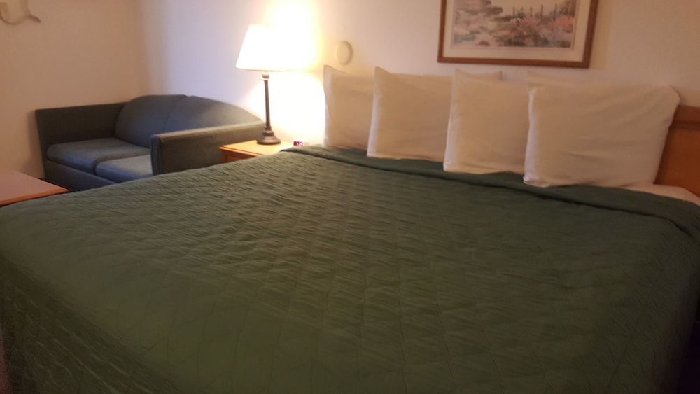 Suite, 1 King Bed, Non Smoking