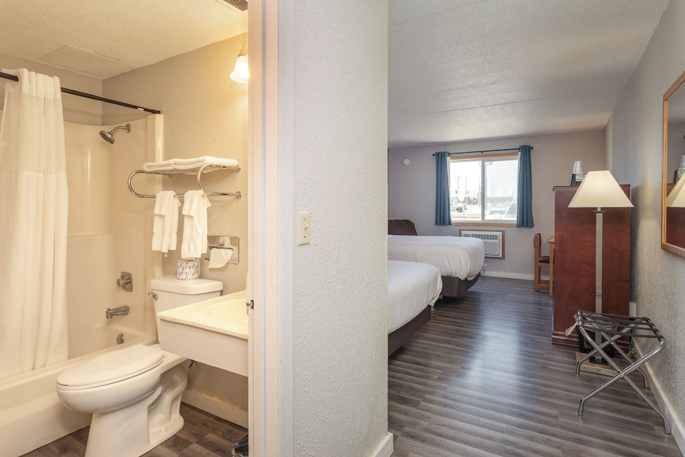 Sauk River Inn & Suites, a Travelodge by Wyndham Room, 2 Double Beds, Non Smoking 3