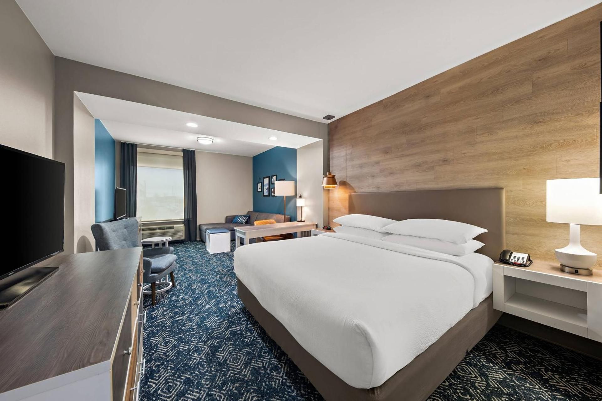 Four Points by Sheraton Plano Suite, 1 King, Sofa bed 7