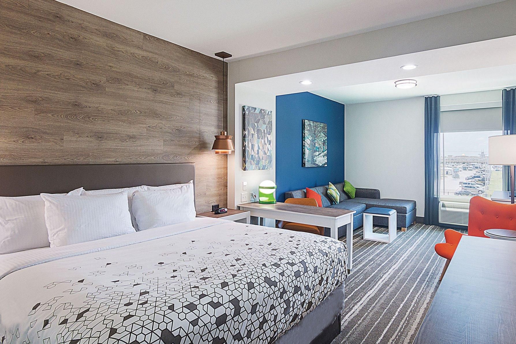 Four Points by Sheraton Plano Suite, 1 King, Sofa bed 5