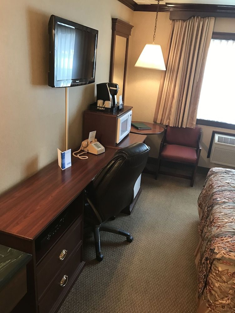 Uptown Motel Kenai Deluxe Room, 1 Queen Bed 2
