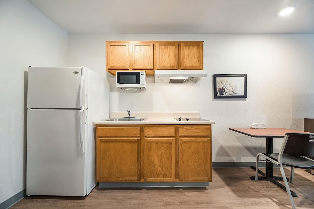 Extended Stay America Select Suites - Ocala Standard Studio, 1 Double Bed, Non Smoking, Refrigerator & Microwave 5