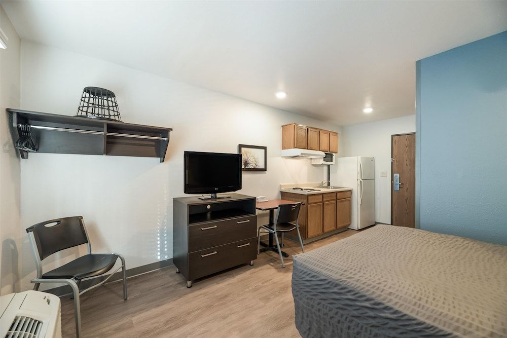 Extended Stay America Select Suites - Ocala Standard Studio, 1 Double Bed, Non Smoking, Refrigerator & Microwave 4