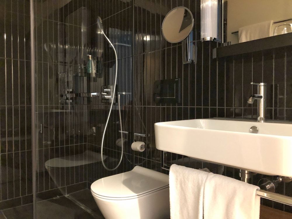 Best Western Plus Hotel Bern Standard Room, 1 Queen Bed, Refrigerator (Converts to 2 Twin Beds) 6