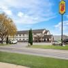 Super 8 by Wyndham Waverly