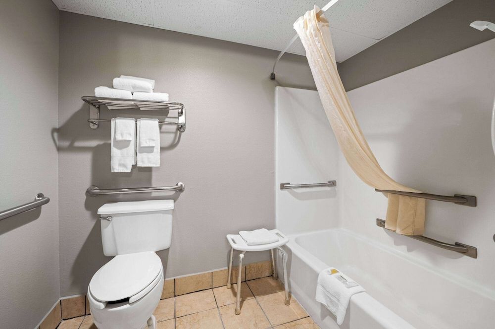 Room, 1 Queen Bed, Accessible, Non Smoking (Mobility)
