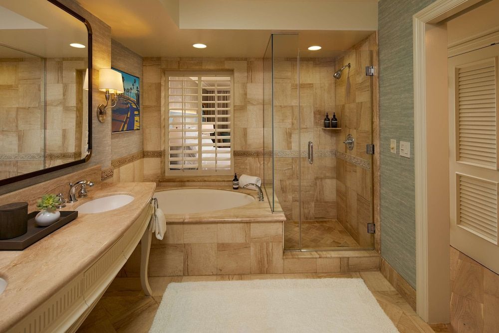 Room, 2 Queen Beds, Pool View
