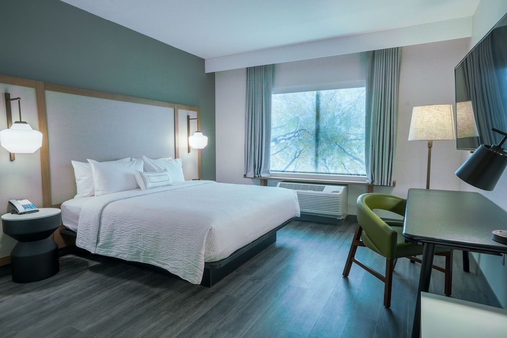 Room, 1 King Bed, Non Smoking (Hearing Accessible)