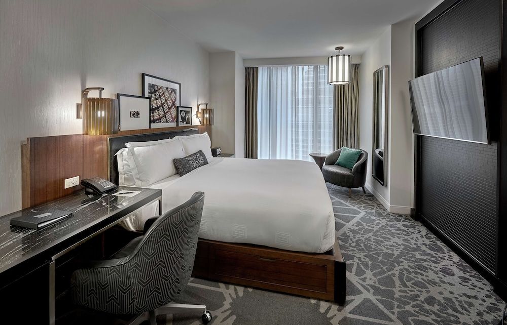 LondonHouse Chicago, Curio Collection by Hilton Room, 1 King Bed, Accessible 4