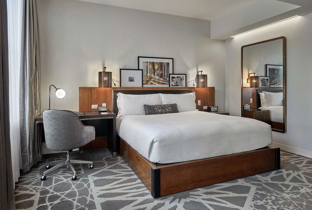 LondonHouse Chicago, Curio Collection by Hilton Room, 1 King Bed, Accessible