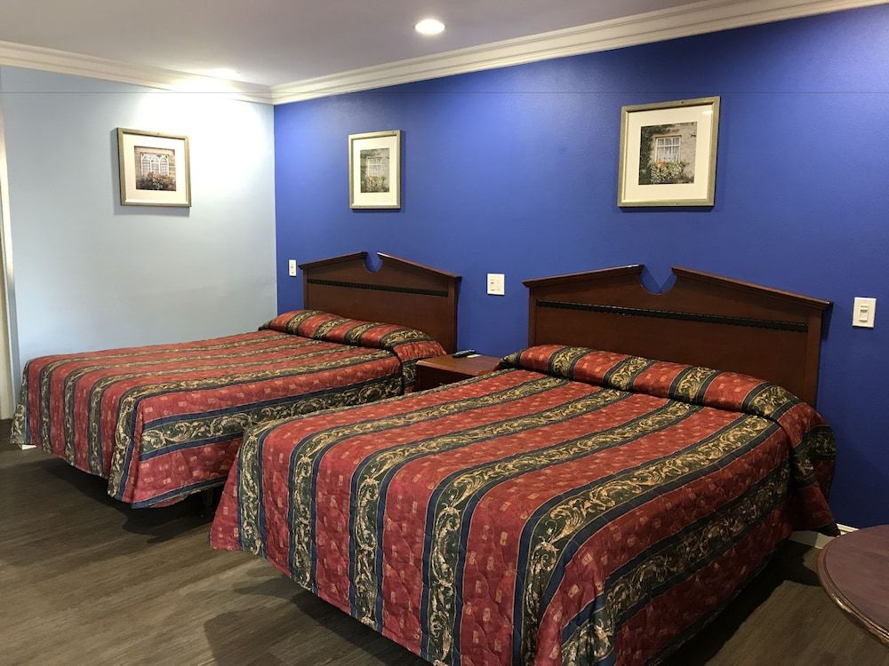 Fullerton Lodge Standard Single Room, 2 Queen Beds, Courtyard View 2