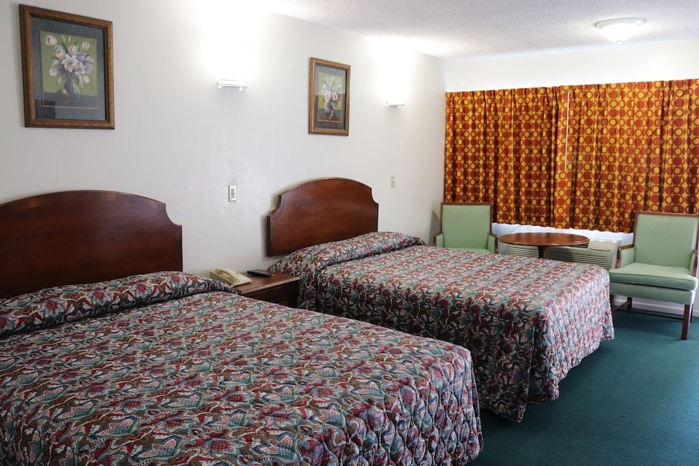 Fullerton Lodge Standard Single Room, 2 Queen Beds, Courtyard View 4