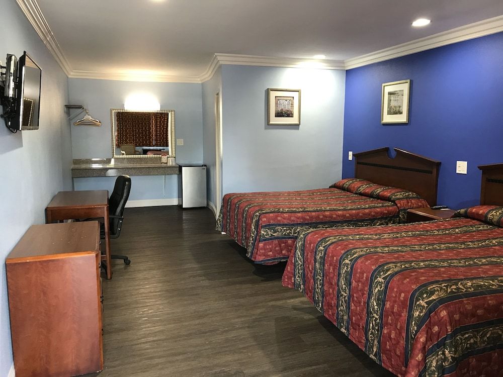 Fullerton Lodge Standard Single Room, 2 Queen Beds, Courtyard View 3