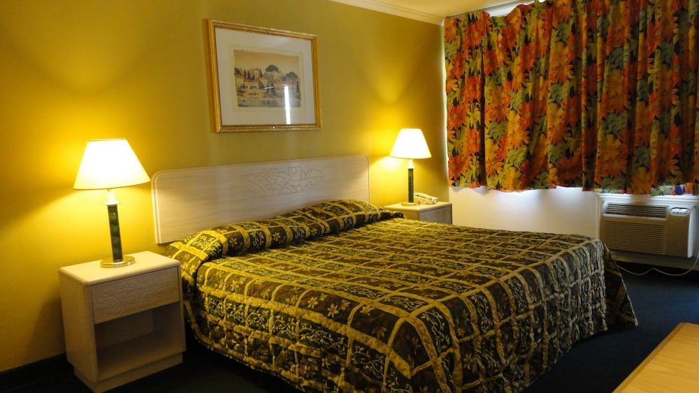 Standard Room, 1 King Bed