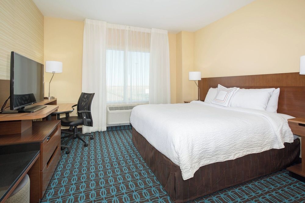 Room, 1 King Bed (Mobility/Hearing Accessible, Tub)