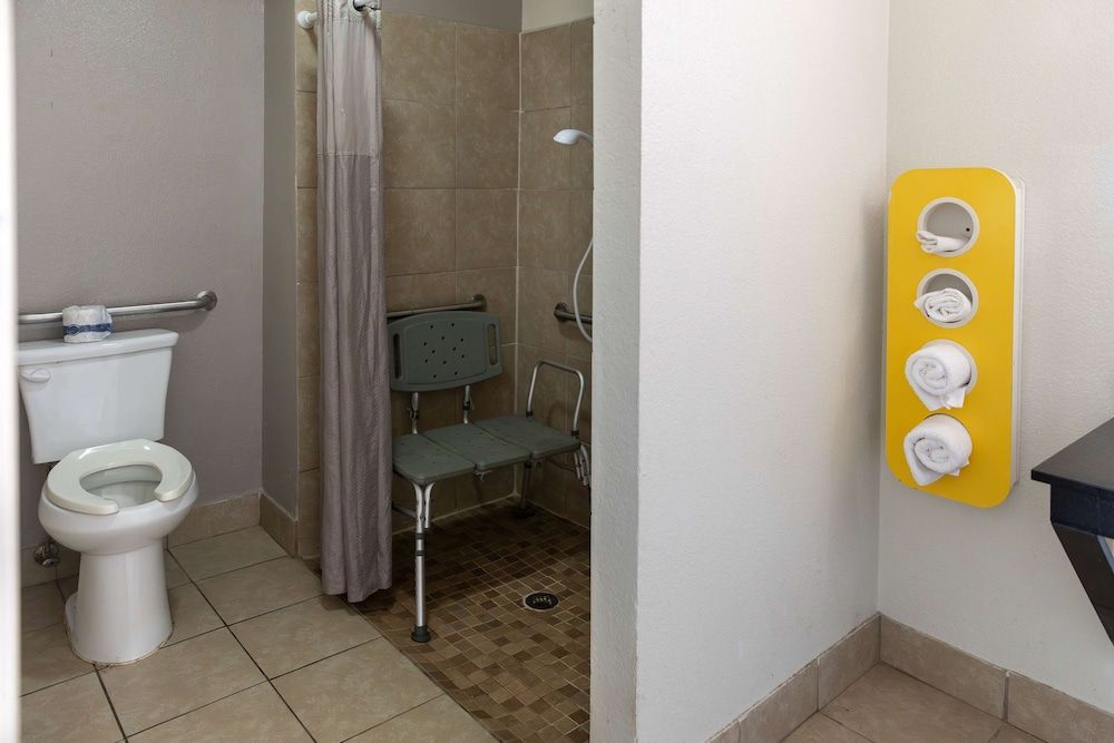 Motel 6 Lufkin, TX Standard Room, 2 Double Beds, Non Smoking, Refrigerator & Microwave 7