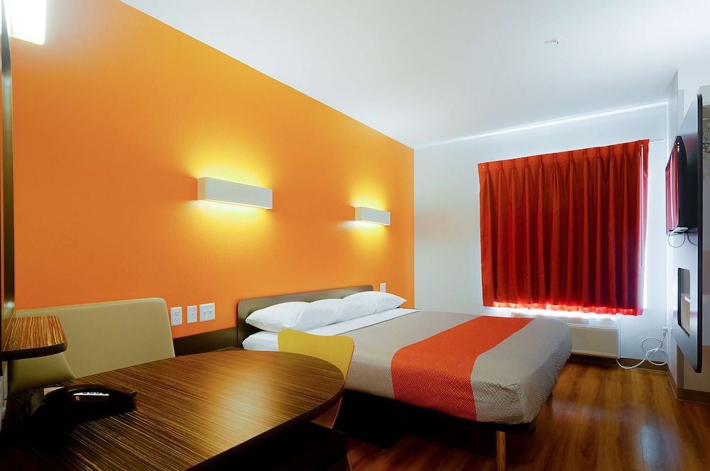 Standard Room, 1 King Bed, Accessible, Non Smoking