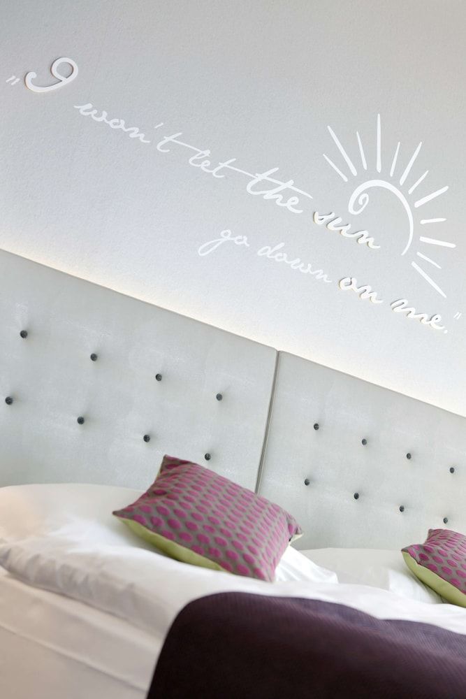 Hotel Schweizerhof Luzern Style Double Room City View 3