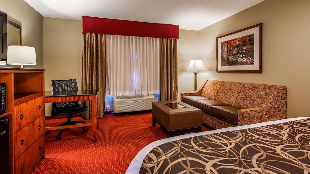 Best Western Plus Canyon Pines Standard Room, 1 King Bed, Non Smoking, Refrigerator & Microwave (with Sofabed) 2
