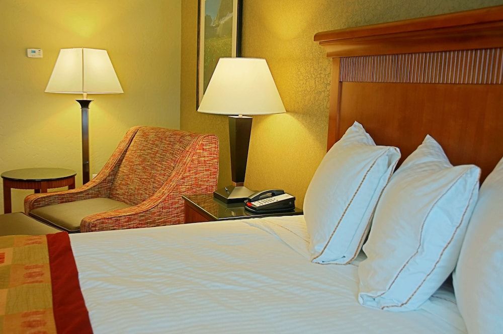Best Western Plus Canyon Pines Standard Room, 1 King Bed, Accessible, Non Smoking (Walk-in Shower)