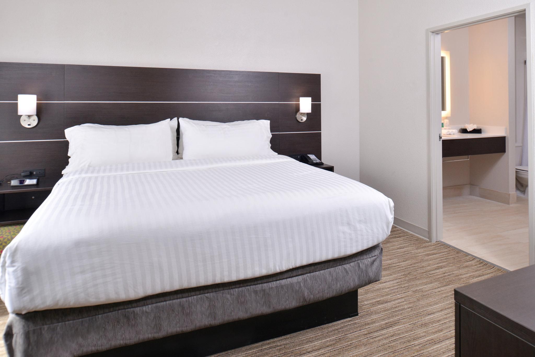 1 King 1 Queen 1 Bedroom Suite Ocean View