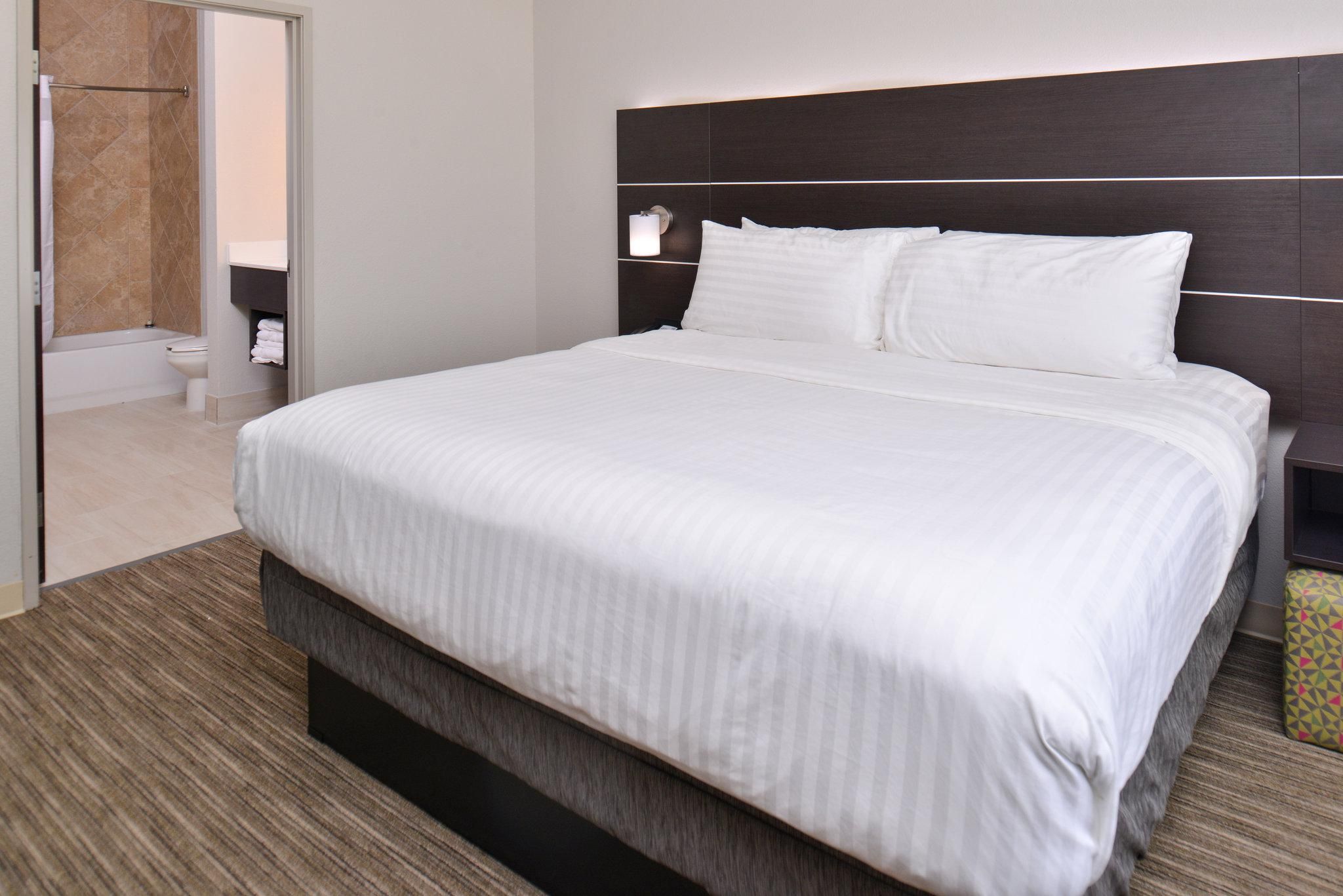 1 King 1 Queen 1 Bedroom Suite Comm Access
