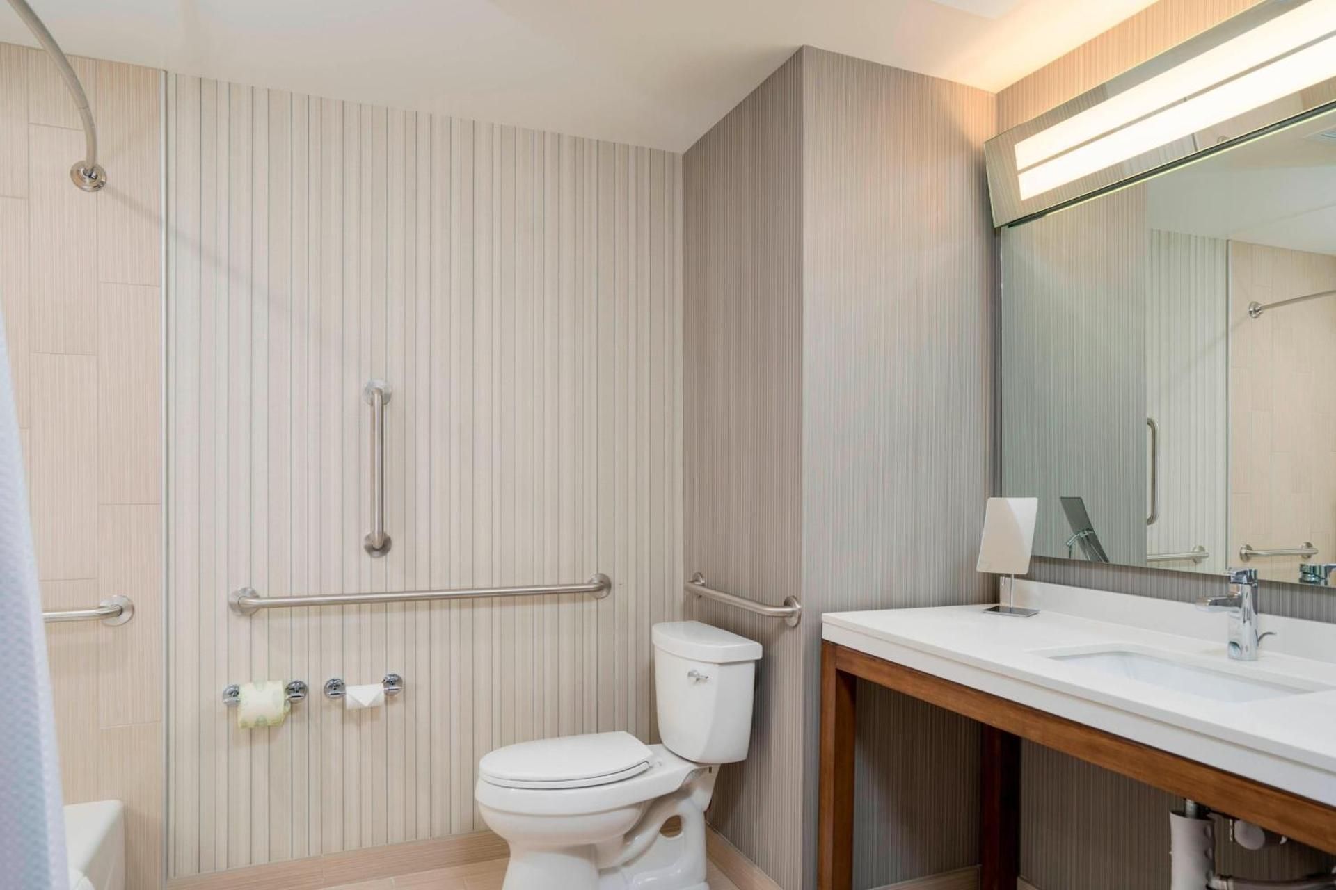 undefined Courtyard by Marriott Niagara Falls USA 6