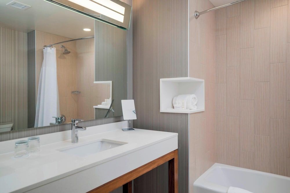 undefined Courtyard by Marriott Niagara Falls USA 8