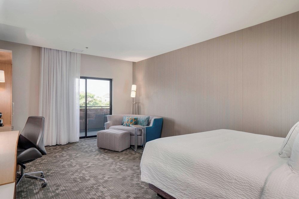 undefined Courtyard by Marriott Niagara Falls USA 10