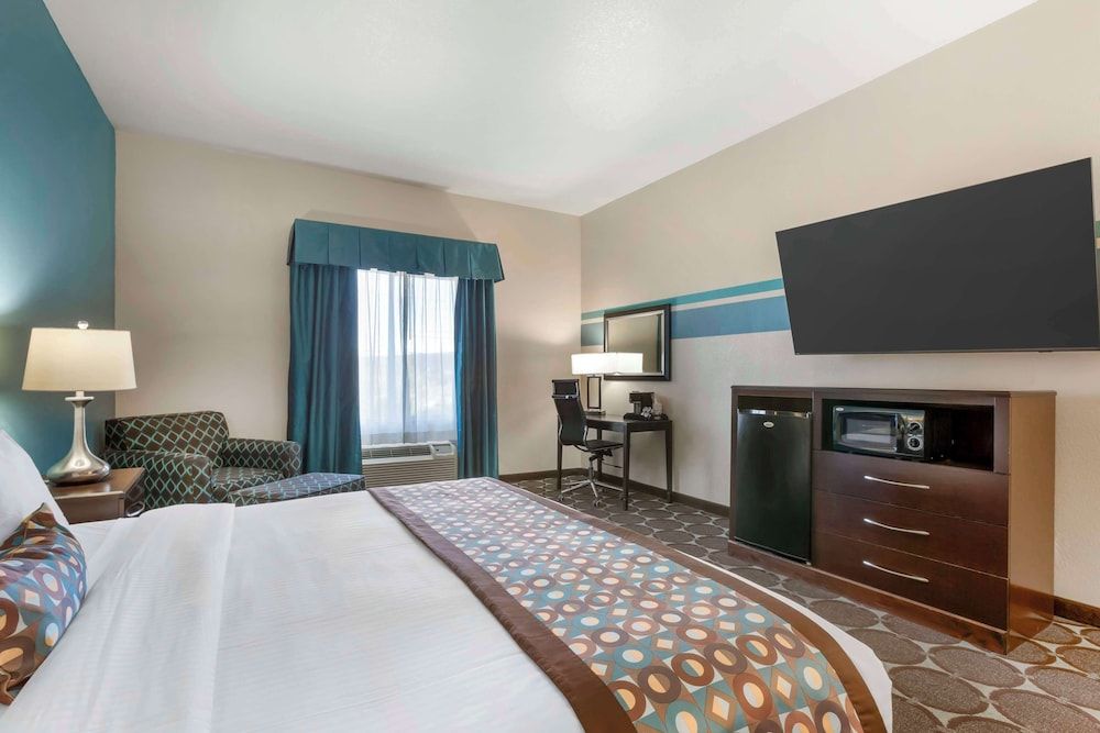 Standard Room, 1 King Bed, Non Smoking, Refrigerator & Microwave