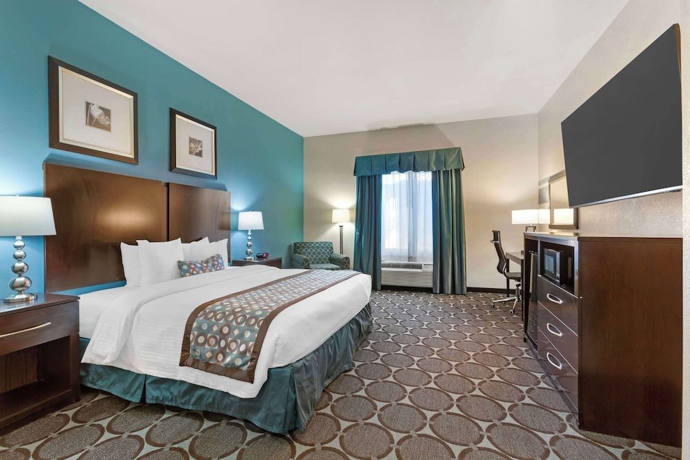 Suite, 1 King Bed, Accessible, Non Smoking
