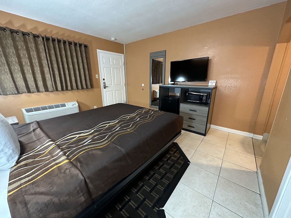 New Corral Motel Basic Room, 1 Queen Bed, Non Smoking 3