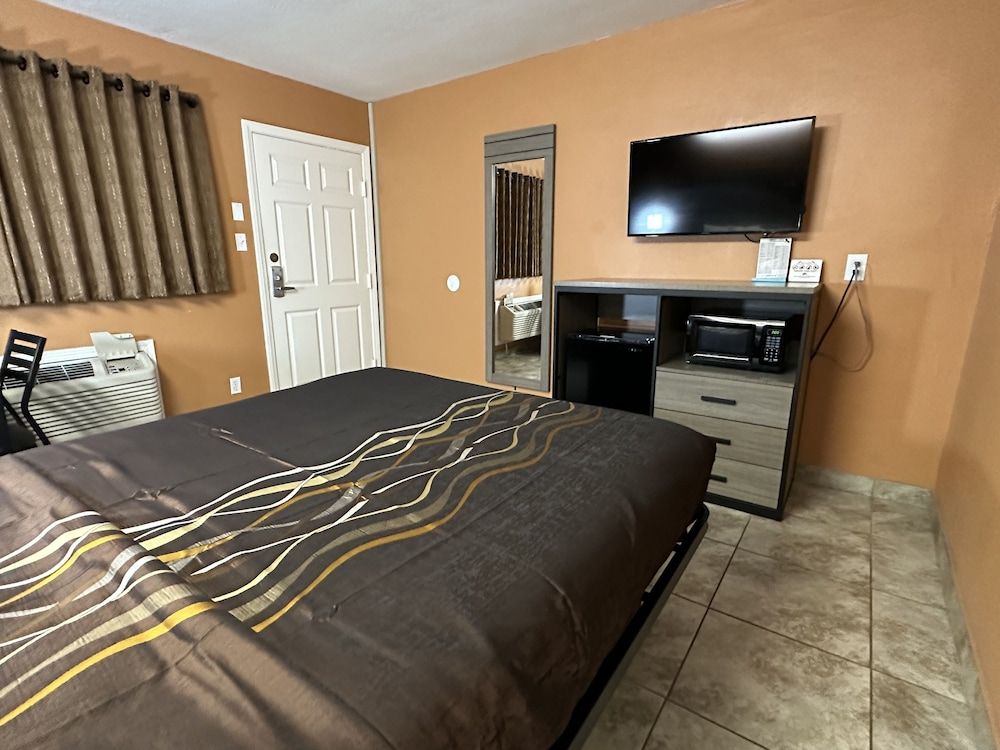 New Corral Motel Basic Room, 1 Queen Bed, Non Smoking 2