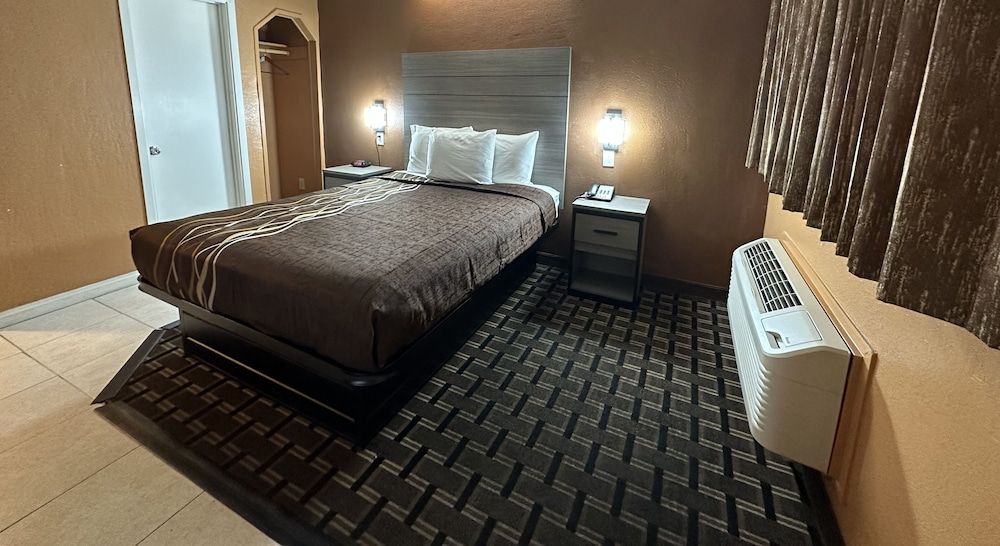 New Corral Motel Basic Room, 1 Queen Bed, Non Smoking 4