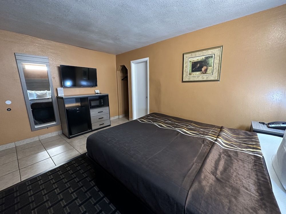 New Corral Motel Basic Room, 1 Queen Bed, Non Smoking 8