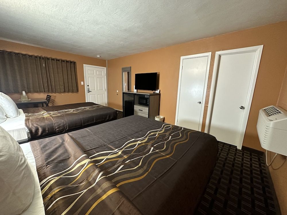 New Corral Motel Basic Room, 2 Queen Beds, Non Smoking 3